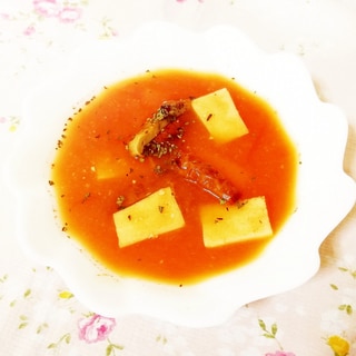 野菜ジュースで♪高野豆腐と竹輪の味噌スープ
